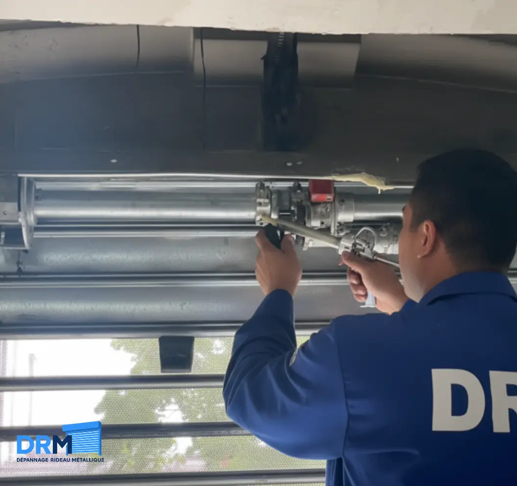 Entretien fermeture métallique - Contrats d'entretien préventif dans la Métropole de Lyon : visites programmées pour éviter les pannes. - DRM Lyon