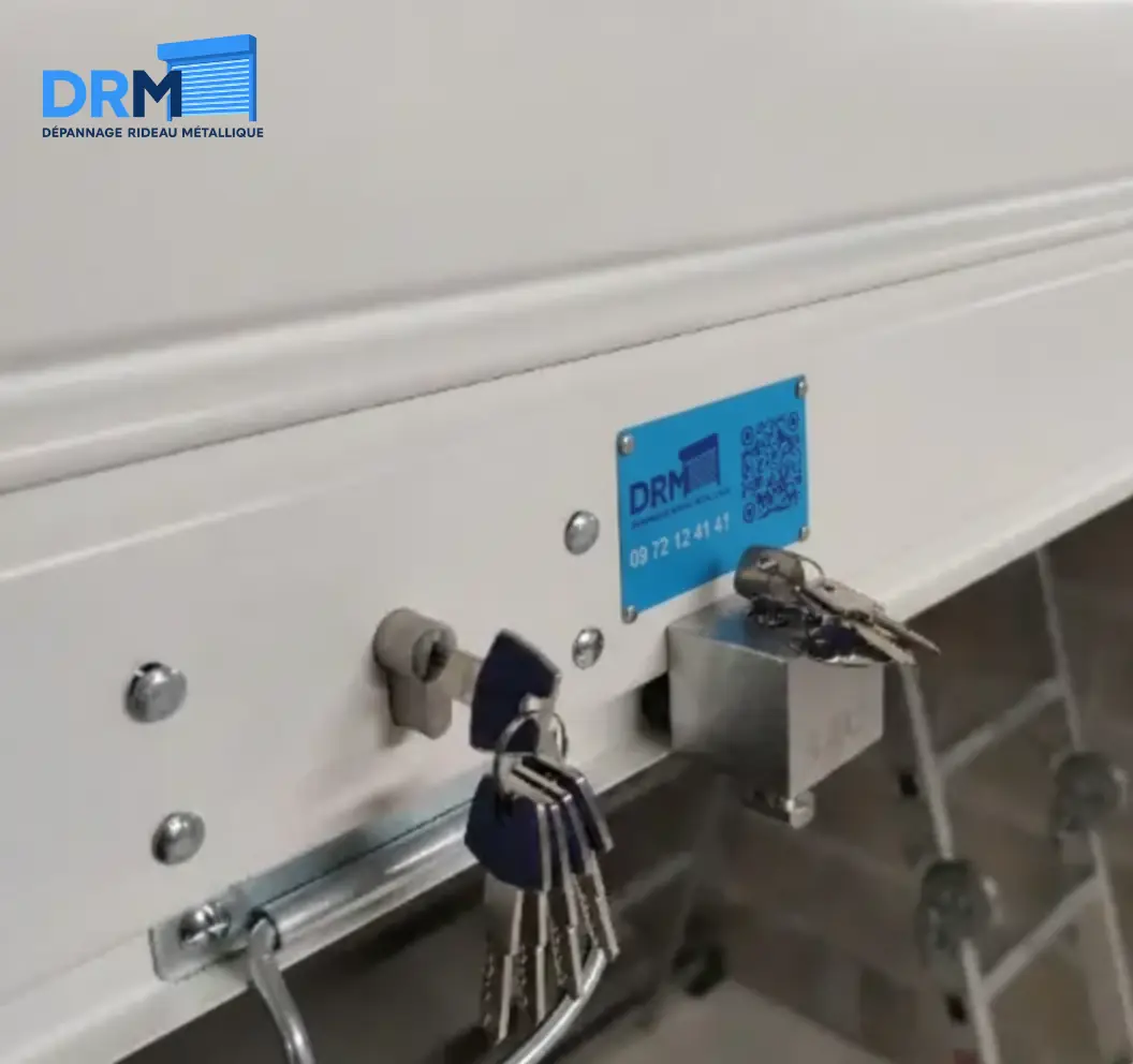 Plaque atelier fabrication DRM Lyon - Rideau métallique sur-mesure